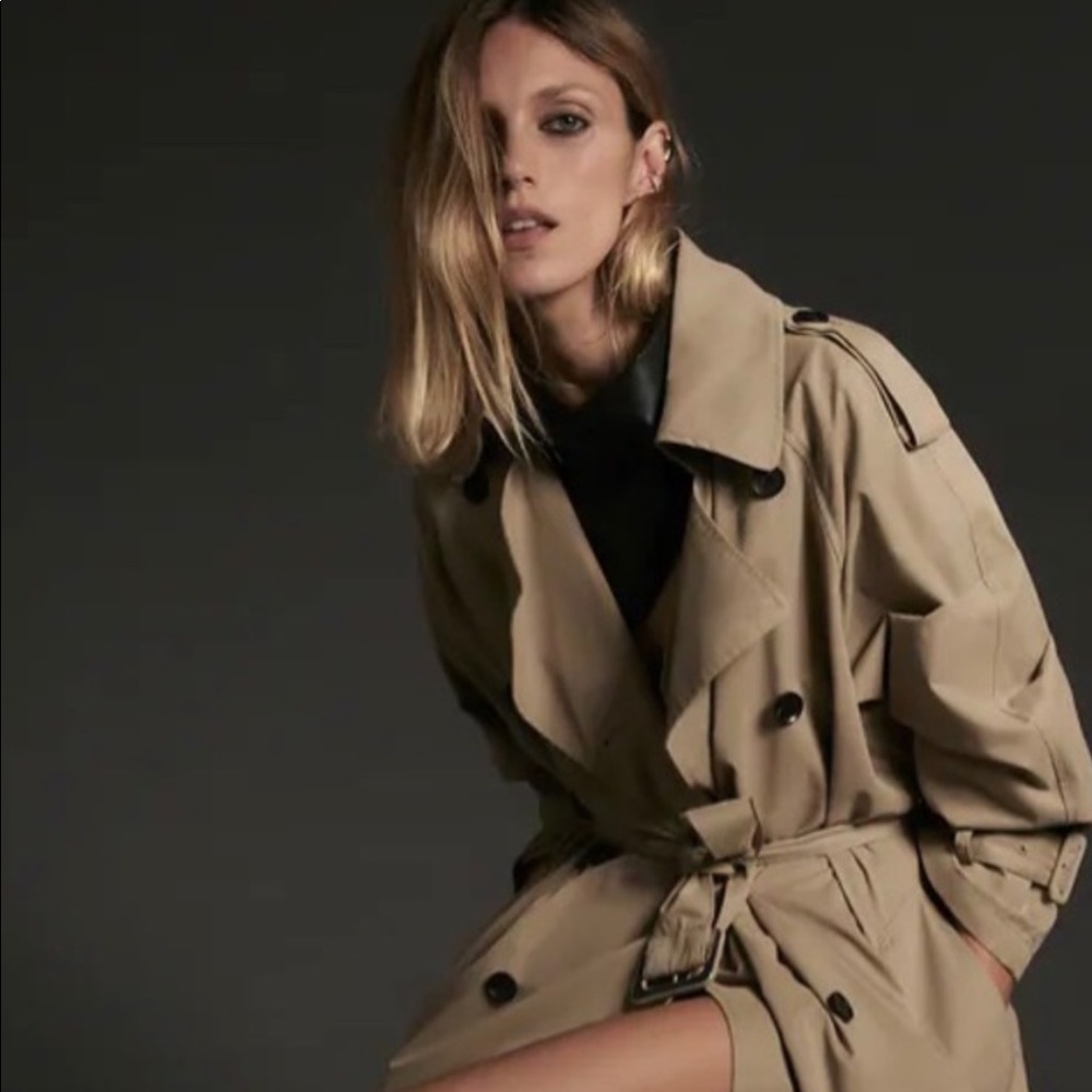 NEW Spring Trench Coat beautiful olive color. Size M Water resistance.